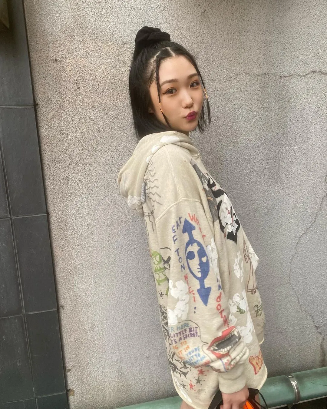 DENIM TEARS × ©SAINT M×××××× "SAINT TEARS" Graffiti Hoodie Joint Model Cotton Graffiti Hoodie Fully Printed Washed Distressed Holes Vintage Sweatshirt Gray S-XL Super Heavy Duty! The whole piece is printed with 35 screens and counterpoint printing!